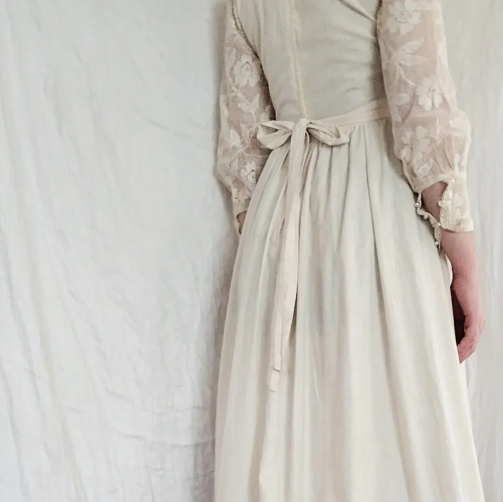 Vintage Gunne Sax Dress, 1970s authentic velvet & lace renaissance style - Picture 3 of 12